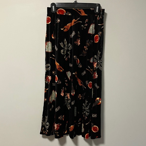 Maeve Anthropologie Montparnasse Black Patterned Velvet Pleated Skirt - Picture 2 of 9